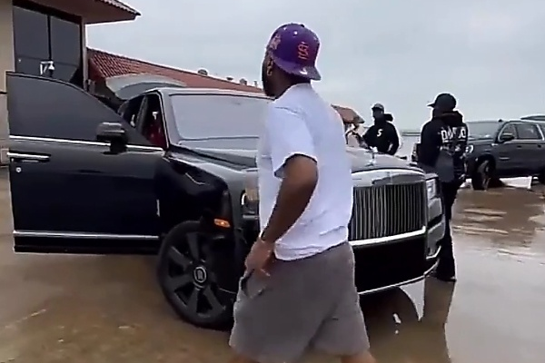 From Private Jet Into A Rolls-Royce Cullinan : Moment Davido Arrived In U.S Ahead Of His Show At Toyota Center - autojosh 