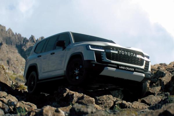 US-Market 2024 Toyota Land Cruiser Versus Global Market Toyota Land Cruiser 300 Series - autojosh