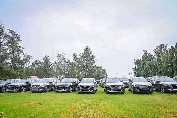 Gov Akeredolu Presents Official Vehicles To 26 Ondo Lawmakers - autojosh 