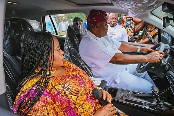 Gov Akeredolu Presents Official Vehicles To 26 Ondo Lawmakers - autojosh 