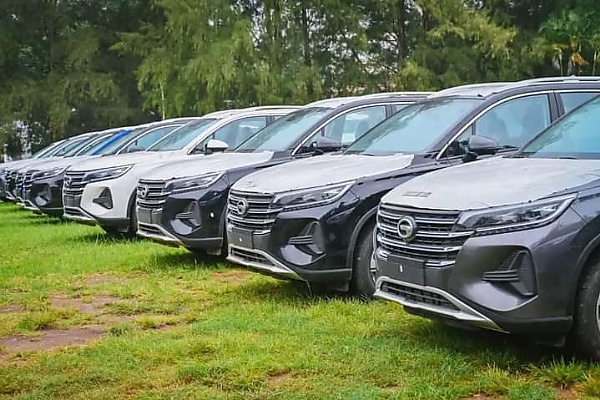 Gov Akeredolu Presents Official Vehicles To 26 Ondo Lawmakers - autojosh 