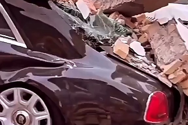 Collapsed Wall Damages 17 Vehicles, Including An Uninsured Rolls-Royce Ghost In China - autojosh 