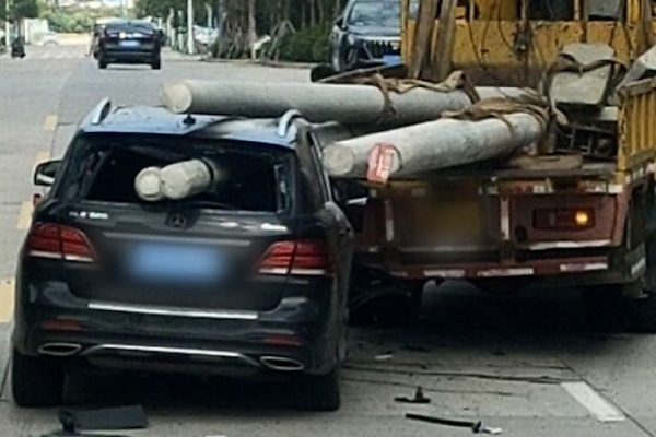 Moment Electric Poles On A Truck Crashes Through A Mercedes SUV, Narrowly Missing The Driver - autojosh 