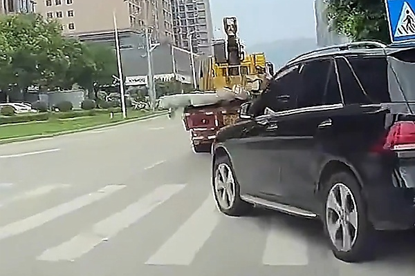 Moment Electric Poles On A Truck Crashes Through A Mercedes SUV, Narrowly Missing The Driver - autojosh 