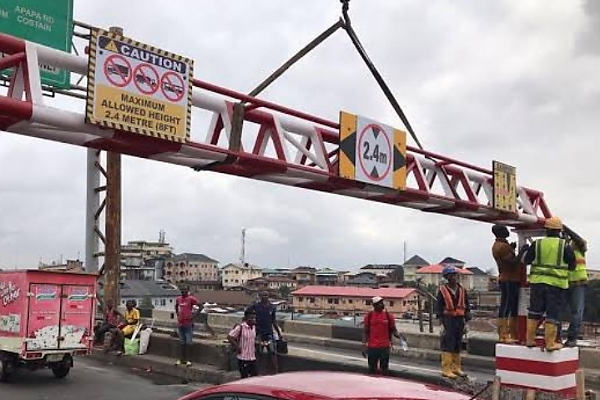 Traffic Diversion : Lagos Govt Set To Install Truck Barriers Along Funsho Williams Avenue - autojosh