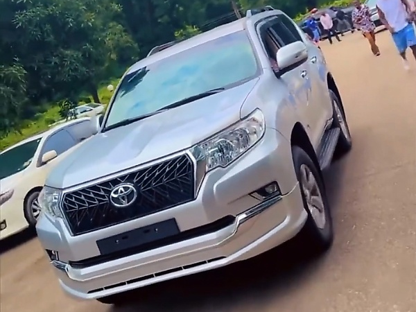 Oyo State Govt Present Brand New Toyota Prado SUV Worth N70 Million To Saheed Osupa - autojosh 