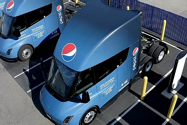 Pepsi Now Boasts 21 Tesla Semi Zero-emission Electric Trucks That Runs ...