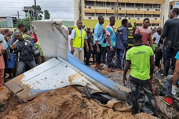 Moment A Private Training Aircraft Crashed On Oba Akran In Lagos (Video) - autojosh 