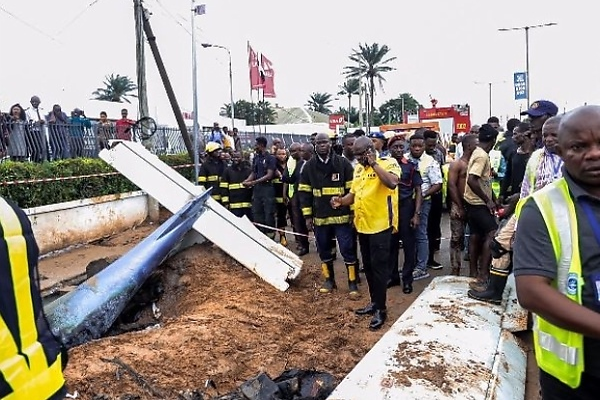 Moment A Private Training Aircraft Crashed On Oba Akran In Lagos (Video) - autojosh