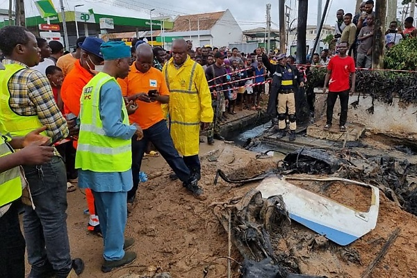 Moment A Private Training Aircraft Crashed On Oba Akran In Lagos (Video) - autojosh 