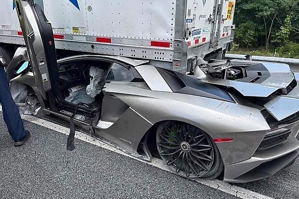 Photos : Rented Lamborghini Aventador Going 100+ mph Ends Under 18-wheel Truck - autojosh