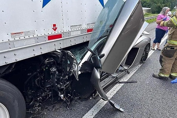 Photos : Rented Lamborghini Aventador Going 100+ mph Ends Under 18-wheel Truck - autojosh 
