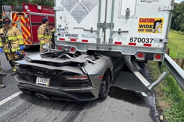Photos : Rented Lamborghini Aventador Going 100+ mph Ends Under 18-wheel Truck - autojosh 