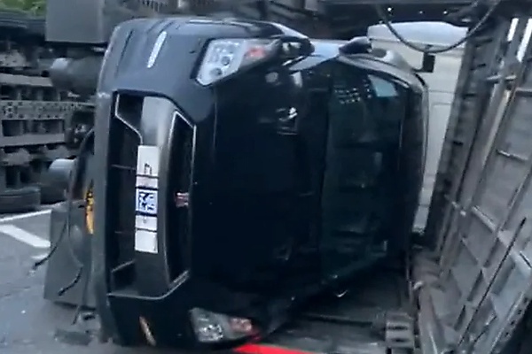 A Transporter Carrying 9 Supercars Including Aventador And Bentley Continental, Overturns - autojosh 