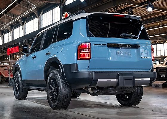 US-Market 2024 Toyota Land Cruiser Versus Global Market Toyota Land Cruiser 300 Series - autojosh