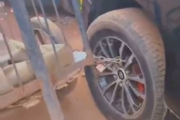 A 2-wheel Cart Chained To The Wheels Of Toyota Prado Has Divided Opinions Amongst Netizens - autojosh 