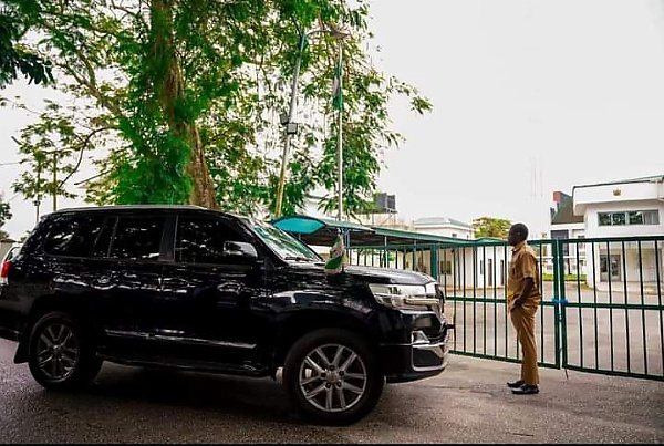 Today's Photos : Edo Deputy Governor Locked Out Of Govt Office - autojosh 