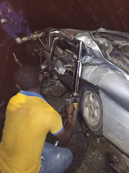 LASEMA, LASTMA Rescue Three Adults As Container Crushes Toyota Corolla At Ojuelegba - autojosh 