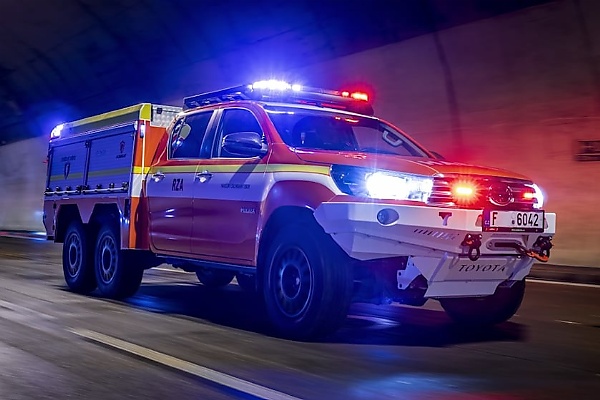 UK Company Turns Toyota Hilux Into 6-wheeled Rapid Response Vehicle To Fight EV Fires - autojosh 