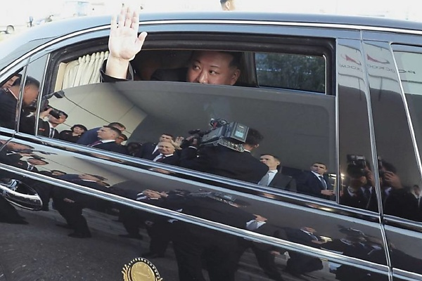 Putin Allows Kim Jong-un To Check Out His Presidential Aurus Limo, Sits On The Rear Seat - autojosh 