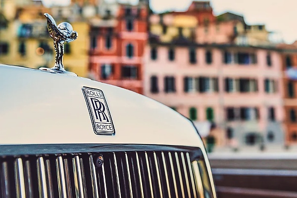 New One-Off Rolls-Royce Phantom ‘Inspired by Cinque Terre’ Celebrates The Beauty Of The Italian Riviera - autojosh 