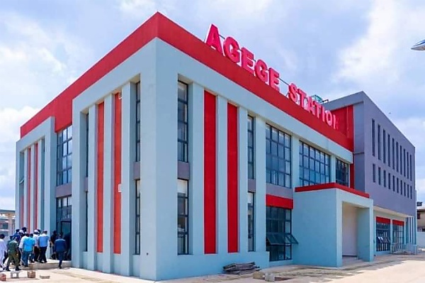 Sanwo-Olu Tours Lagos Red Line Train Stations, Orders Cleanup Along The Corridor - autojosh