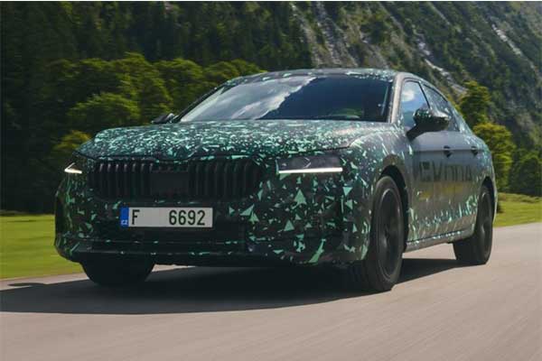 Next-Generation Skoda Superb Hatchback Spotted With Less Camouflage