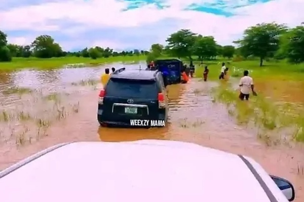 Wife Of Bauchi Governor's SUV Trapped On Bad Roads, Forced To Walk Through Muddy Paths - autojosh 