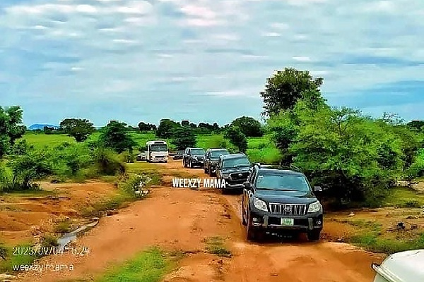 Wife Of Bauchi Governor's SUV Trapped On Bad Roads, Forced To Walk Through Muddy Paths - autojosh 