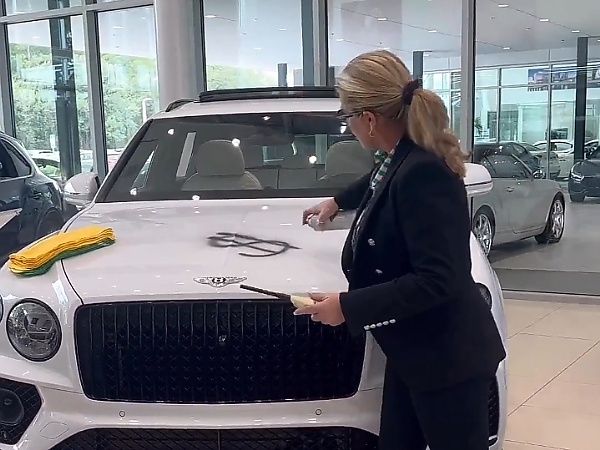 Bentley GM Couldn't Watch A Lady Spray Paint And Flames A Bentayga To Show Her Paint Protection Product - autojosh 