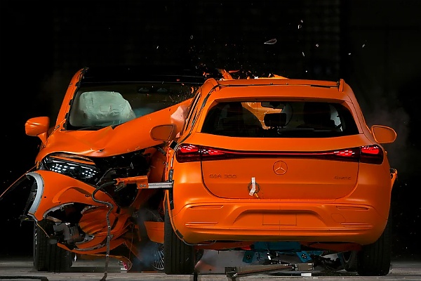 Watch : Mercedes Performs Head-on Crash Test Between EQS SUV And EQA To Show Its Electric Cars Are Safe As Other Models - autojosh