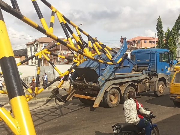 Julius Berger Truck Damages 'Truck Barrier' At Ojuelegba Flyover Bridge Hours After Repair - autojosh