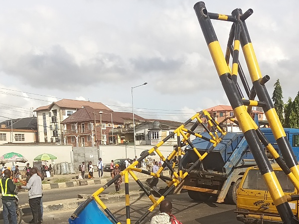 Julius Berger Truck Damages 'Truck Barrier' At Ojuelegba Flyover Bridge Hours After Repair - autojosh 