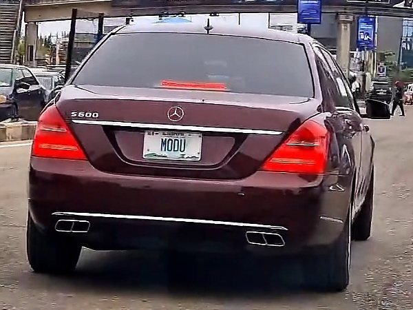 Armored Limousine : Mercedes-Benz S600 Pullman Guard Turns Head In Lagos (Video) - autojosh 