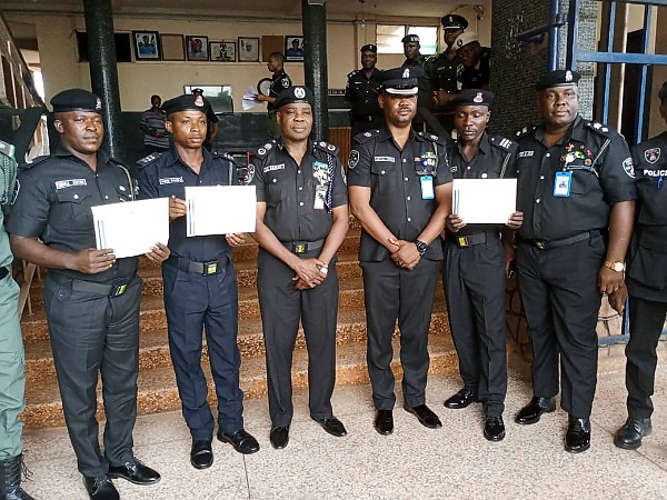 Nigerian Police Honours 3 Officers Who Assisted A Woman To Fix Her Punctured Car Tyre - autojosh 