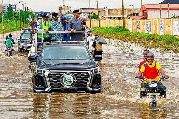 Photos : Ogun State Gov. Dapo Abiodun, Ministers Assess Community Ravaged By Flooding - autojosh