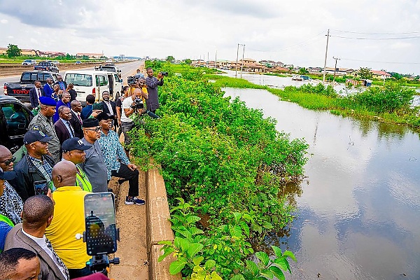 Photos : Ogun State Gov. Dapo Abiodun, Ministers Assess Community Ravaged By Flooding - autojosh 