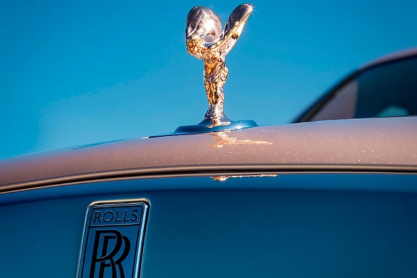 This One-Off Rolls-Royce ‘The Pearl Cullinan’ Is A Birthday Gift From A Client To His 90-year Old Dad - autojosh 