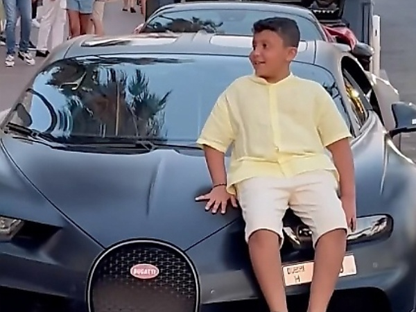 What Would You Do If A Stranger Sits On The Bonnet Of Your $3 Million Bugatti Chiron To Take Pictures?⁠ - autojosh 