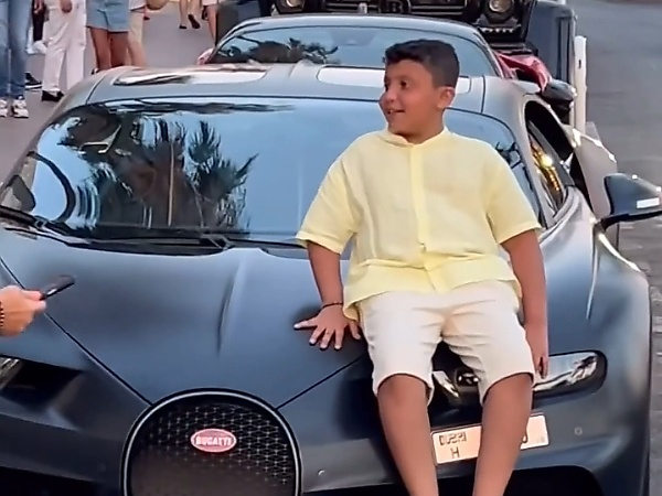 What Would You Do If A Stranger Sits On The Bonnet Of Your $3 Million Bugatti Chiron To Take Pictures?⁠ - autojosh