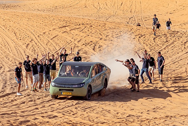 This Offroad Car Powered Only By Sun And Designed By Students Just Drove 620-miles Across Africa - autojosh 