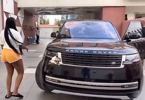 Tiwa Savage Acquires Brand New Range Rover Ultra-luxury SUV Worth N350 Million - autojosh 