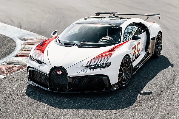 Bugatti Chiron Pur Sport ‘Grand Prix’ Is A Piece Of Art With A Fading ‘EB’ Logo Pattern On The Fenders - autojosh 
