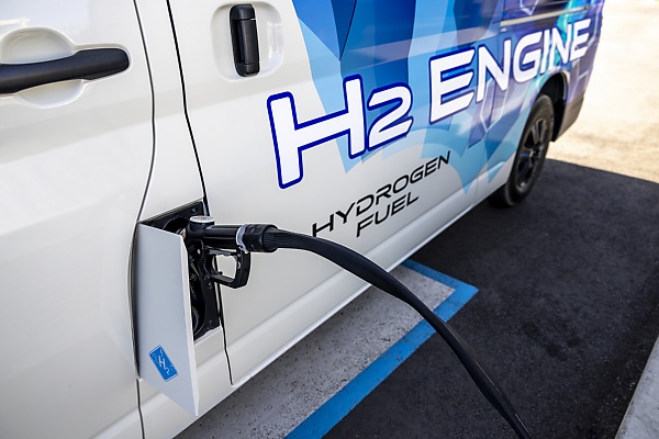 Hydrogen-powered Toyota HiAce Prototypes With 200-km Range Begins Pilot Program In Australia - autojosh 