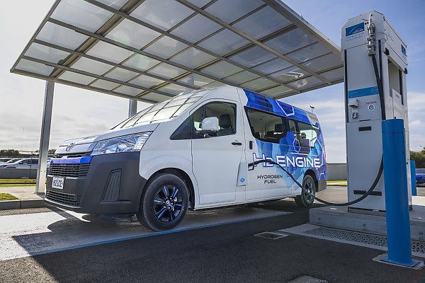 Hydrogen-powered Toyota HiAce Prototypes With 200-km Range Begins Pilot Program In Australia - autojosh