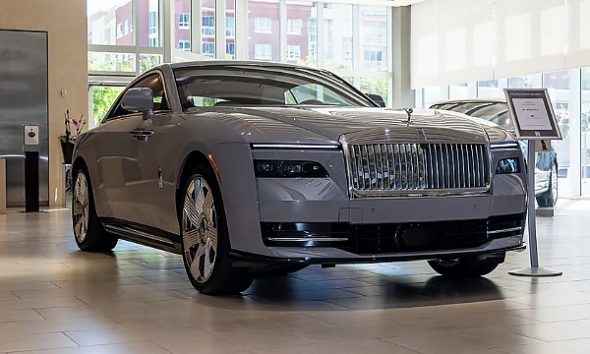 Rolls-Royce Deliver The Very First Spectre In America To A Client, Who Already Has 15 Rolls-Royces - autojosh