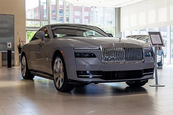 Rolls-Royce Deliver The Very First Spectre In America To A Client, Who Already Has 15 Rolls-Royces - autojosh 