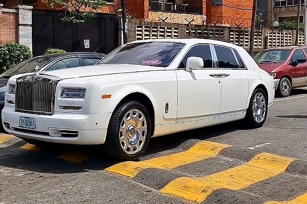 Watch Rolls-Royce Phantom And Maybach S-Class Slowly Glides On Two Closely-spaced Speed Bumps - autojosh 