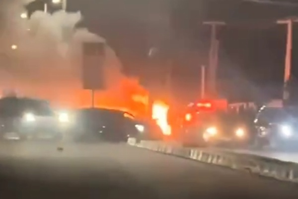 Bentley And G-Wagon Participating In Car Race In Lekki Crashes Into Each Other, Burst Into Flames - autojosh
