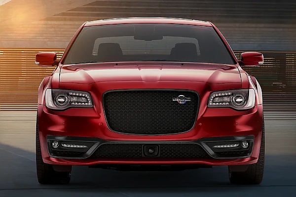 The Final Chrysler 300C Rolls Off The Assembly Line - autojosh 